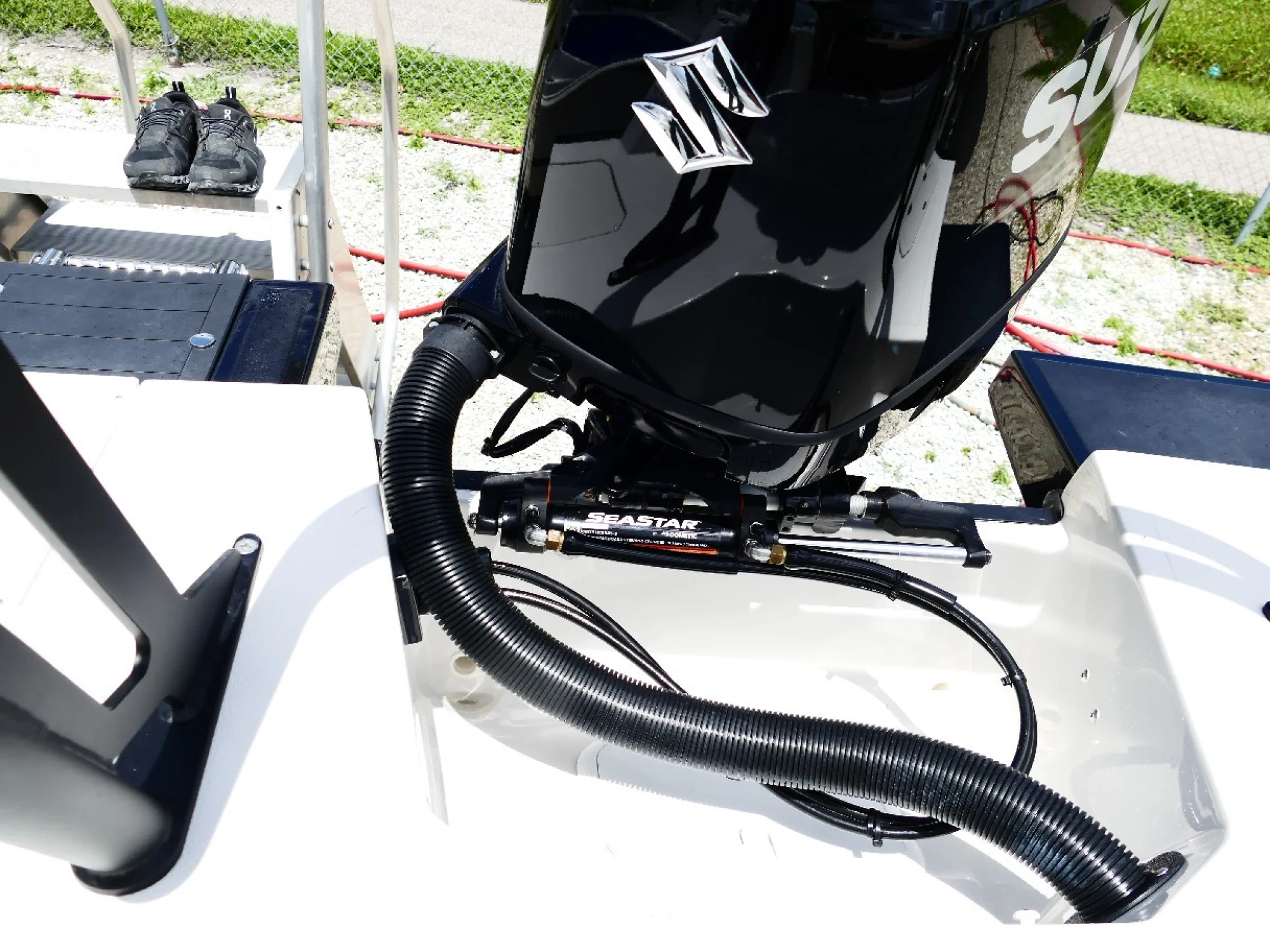 2026 Starcraft SVX 231 OB Deck Boat 61F - Image 2